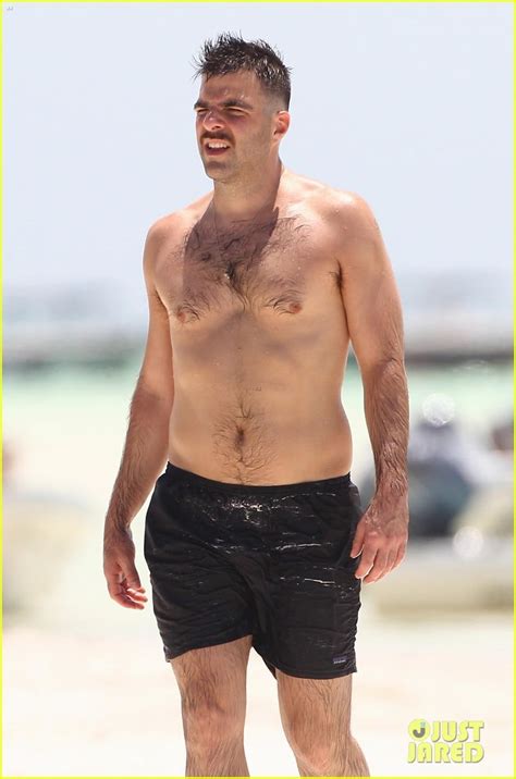 zachary quinto nude